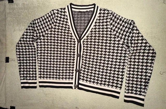 Cyrus Houndstooth Cardigan Sweater Size XL Black White Knit V-Neck