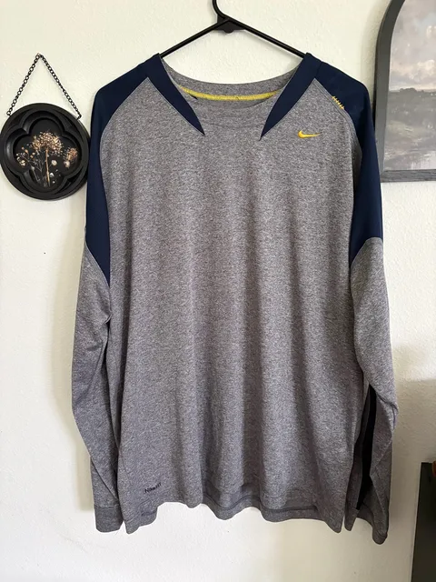 Nike Team Long Sleeve Shirt Size XL Gray Blue Nike Fit Dry Athletic