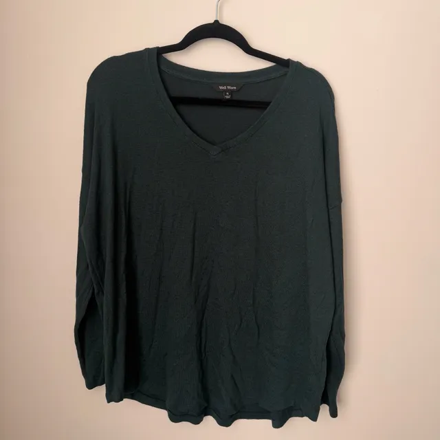 Well Worn Green V Neck Sweater Shirt Women's