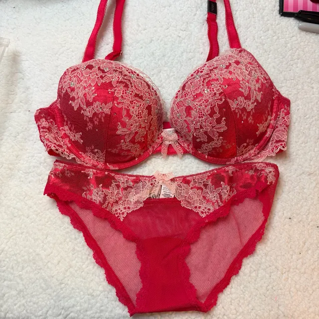 Victoria's Secret Dream Angels Push-Up Bra 36C & Cheekini S Set Red