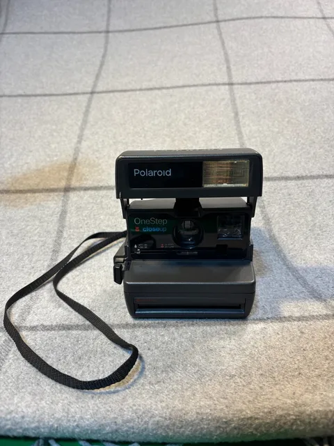 Polaroid OneStep CloseUp 600 Instant Film Camera Black.. NOT TESTED