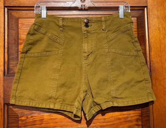 Universal Thread High Rise Midi Shorts Size 6/28 Olive Green