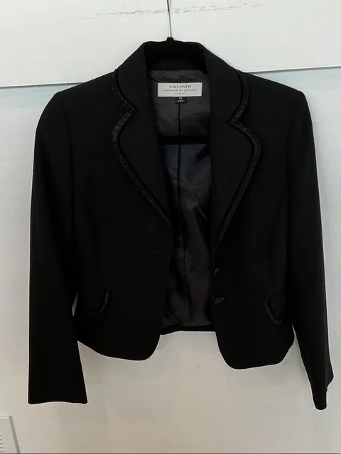 Tahari Black Women's Tailored Blazer with Trim