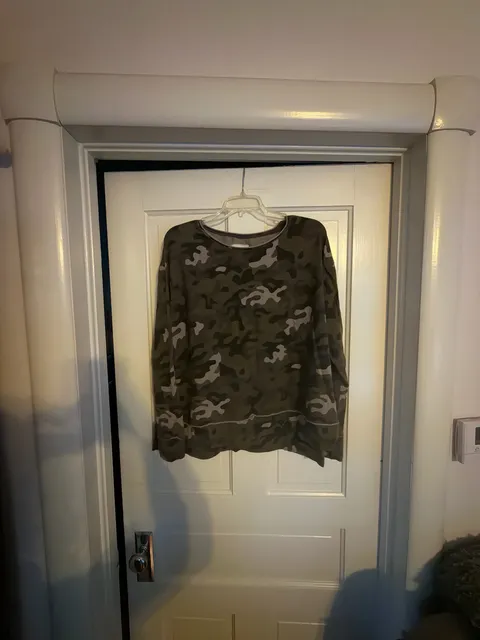 Rachel Hollis Ltd Sweatshirt Size M Green Camo Long Sleeve