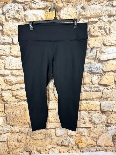 Fabletics PowerHold Leggings Size 3X Black Crop Athletic Pants
