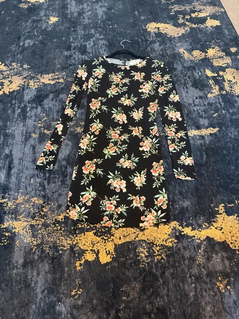 Forever 21 Floral Long Sleeve Dress Size S