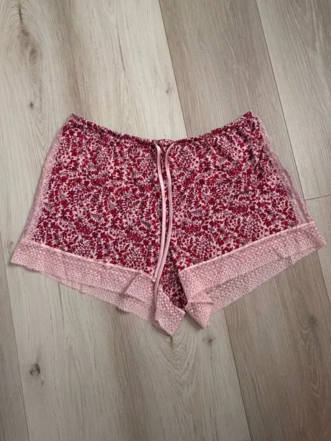Victoria's Secret PJ Shorts Size M Red Pink Floral