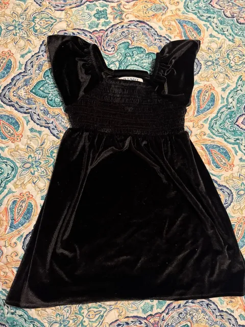 Old Navy Velvet Dress Size 3T Black Puff Sleeve Smocked