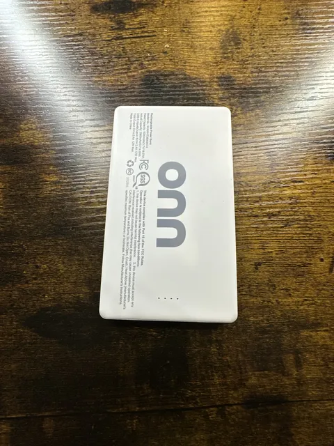 onn 5000mAh Magnetic Wireless Power Bank White WNAWHT36009574