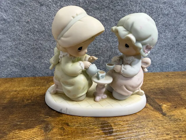 Precious Moments Friendship Hits The Spot Figurine 520748