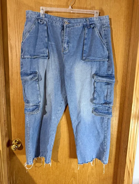 FOREVER 21+ Women’s Plus Cargo Jeans Light Wash Blue Denim Size 20