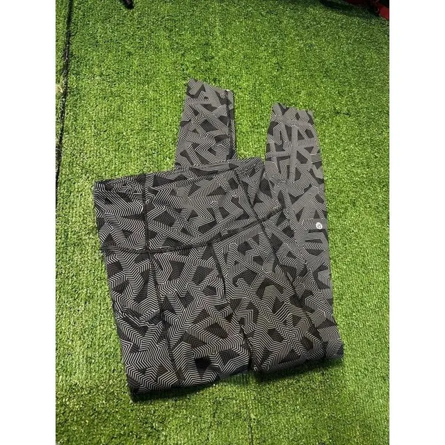 Lululemon Full Length Leggings Size 4 Black Geometric Print