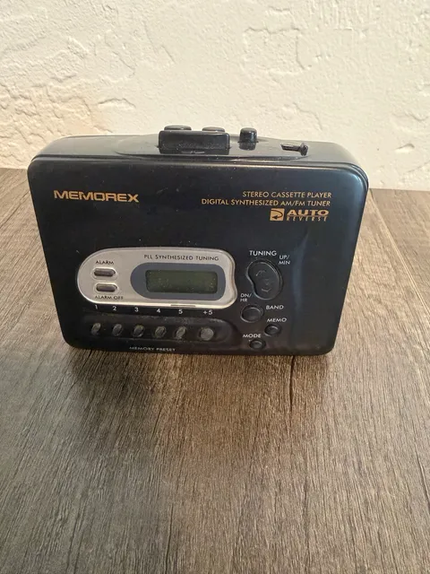 Memorex Stereo Cassette Player Auto Reverse AM/FM Tuner