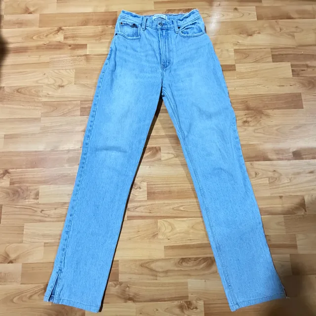 Abercrombie & Fitch Curve Love 90s Straight Ultra High Rise Jeans 27/4