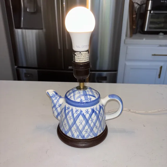 Vintage Ceramic Teapot Lamp Blue White Plaid Pattern Wood Base 8”