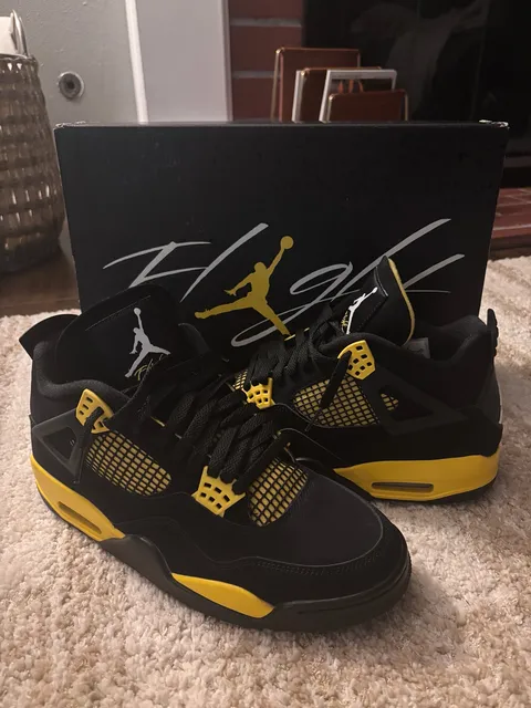 Nike Air Jordan 4 Retro Size 9.5 Tour Yellow Thunder