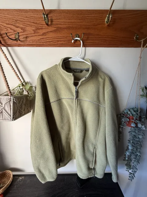 Perfect earthy Fall 🍁 Eddie Bauer Sage Green Plush Full Zip Fleece Jacket