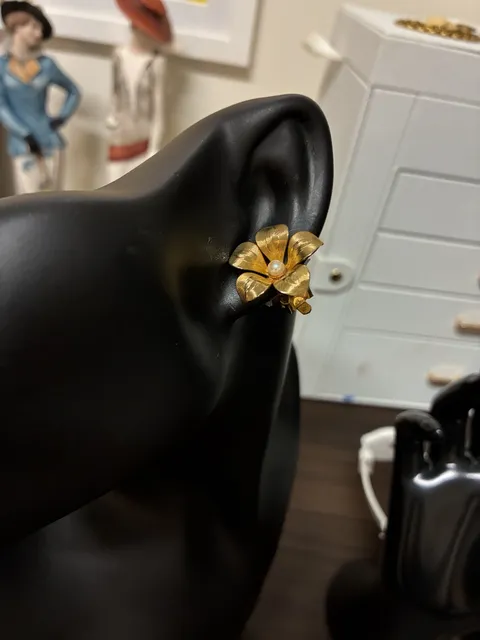 Vintage Gold Tone Flower Clip On Earrings Faux Pearl Center