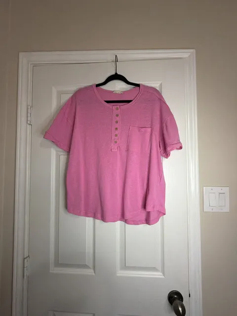 New In Henley Top Size M Pink Cotton Blend Short Sleeve Pocket Shirt