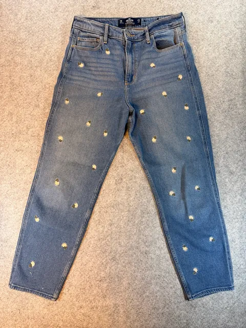 Hollister Ultra High-Rise Mom Jean Size 11R W30 L27 Floral Embroidered