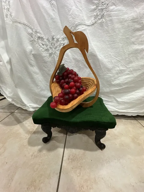 Harry & David Bamboo Pear Shaped Collapsible Folding Wooden Basket Trivet