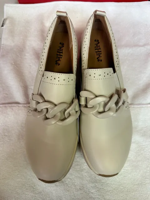 Mad Love Chain Platform Loafers Cream Beige size 9