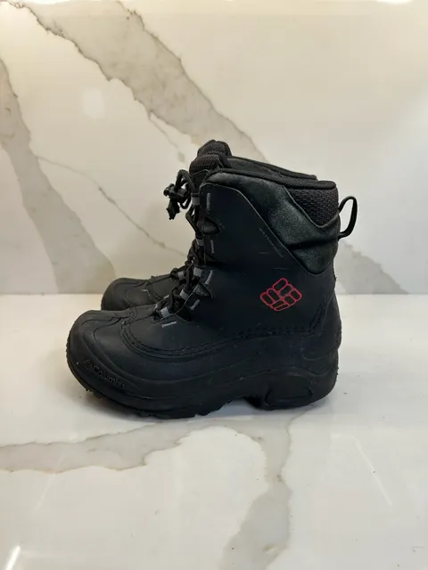 Columbia Bugaboot II Snow Kids Size: 2 Boot Black Leather Waterproof