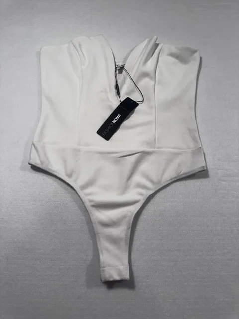 Fashion Nova White Plunge Strapless Thong Bodysuit Size M NWT