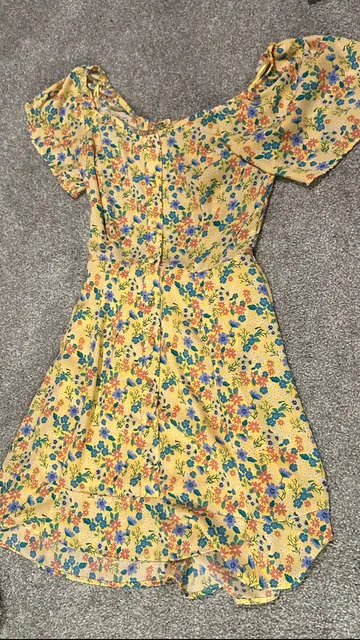 Sienna Sky dress Size XS Yellow Floral Puff Sleeve