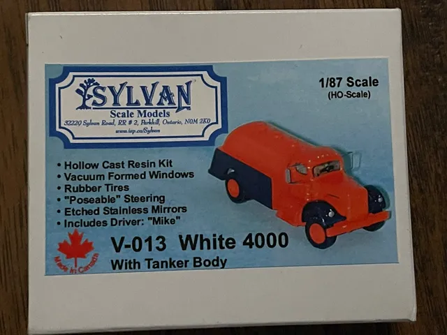 HO 1/87 Sylvan Scale Models # V-013 1956-66 White 4000 w/Tank Body KIT
