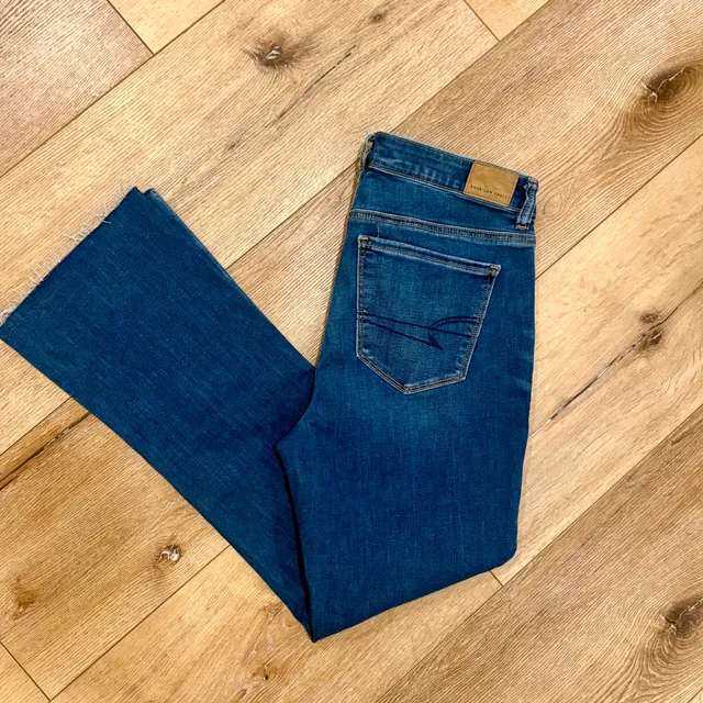 American Eagle Kick Bootcut Jeans Size 8 X Short High Rise Raw Hem Stretch Blue