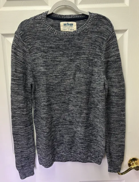 Urban Pipeline Sweater Size Medium Grey