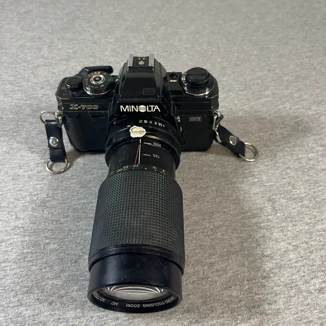 Minolta X-700 35mm SLR Film Camera with 80-200 mm Macro Focusing Zoom Lens