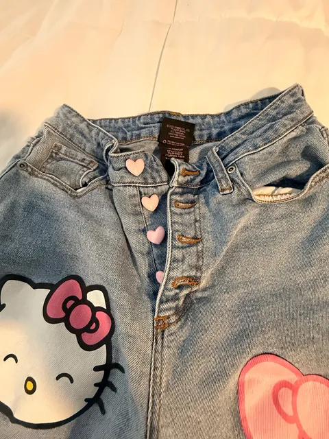 Sanrio Hello Kitty Hot Topic Mom Jeans Blue Graphic Print