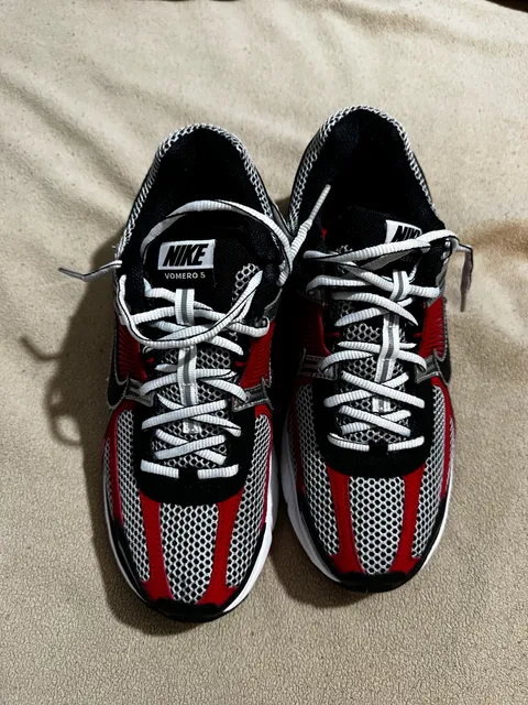 Nike Zoom Vomero 5 Size 9 Gym Red Black Sneakers