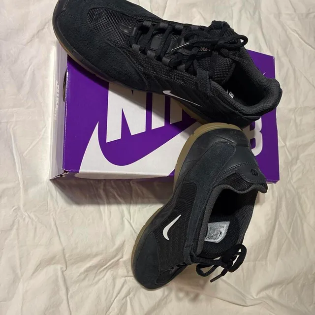Nike SB Vertebrae Size US 8.5 Black Gum Skateboarding Shoes