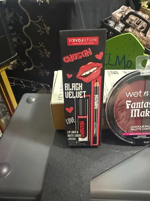 Makeup Revolution Ghostin Black Velvet Lip Liner & Matte Liquid Lipstick