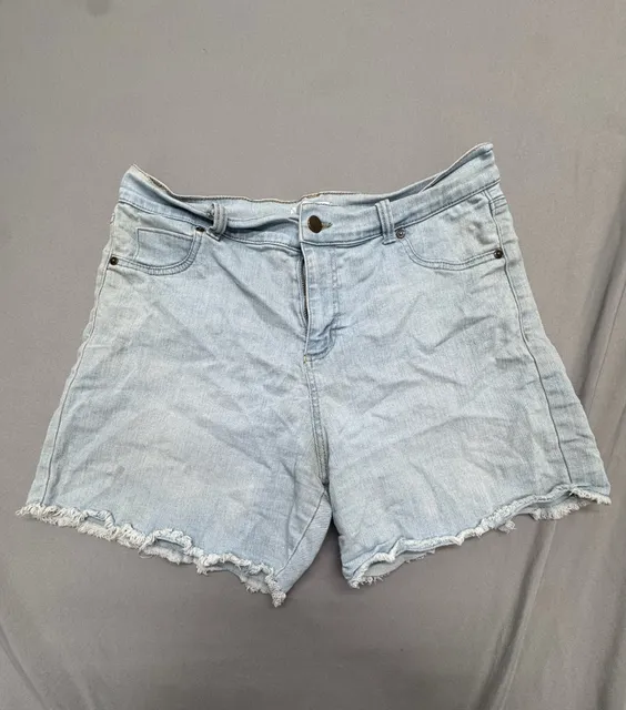 Just Be Denim Cutoff Shorts Size L Light Wash Raw Hem