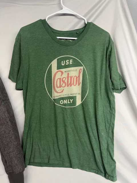 Single stitch vintage Lucky Brand Castrol Motor Oil T-Shirt Size XL Green Graphic Crewneck