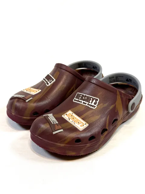 Hershey's Youth Boy's Clogs Size 4 Y2K Americana Indie Vanguard Gorpcore Brown Burgundy Swirl Chocolate Charms Slip On Foam Garden Beach Shoes Licensed