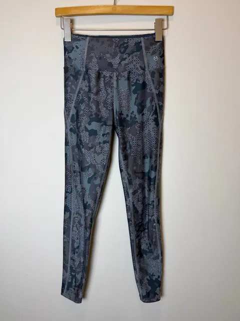 Maaji Leggings Size XS Camo