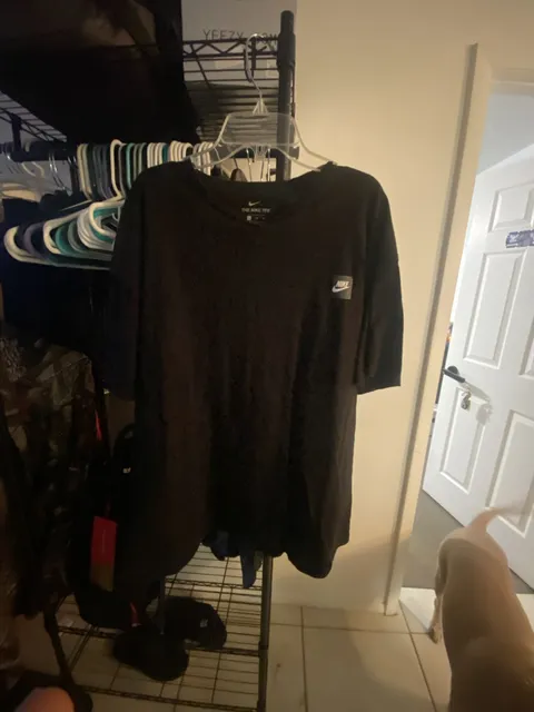 Nike The Nike Tee Size XL Black T-Shirt with Chest Patch Logo