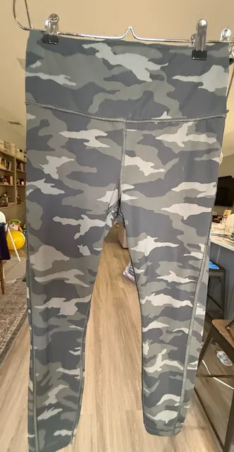Athleta Ultimate 7/8 Tight Size XSP Camo Leggings