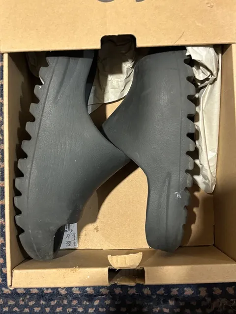 Adidas Yeezy Onyx Slides