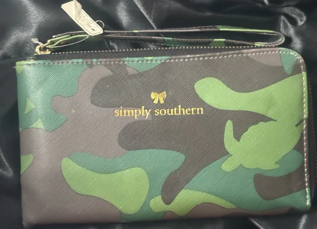 Simply Southern Camo Print Wristlet Wallet New With Tags