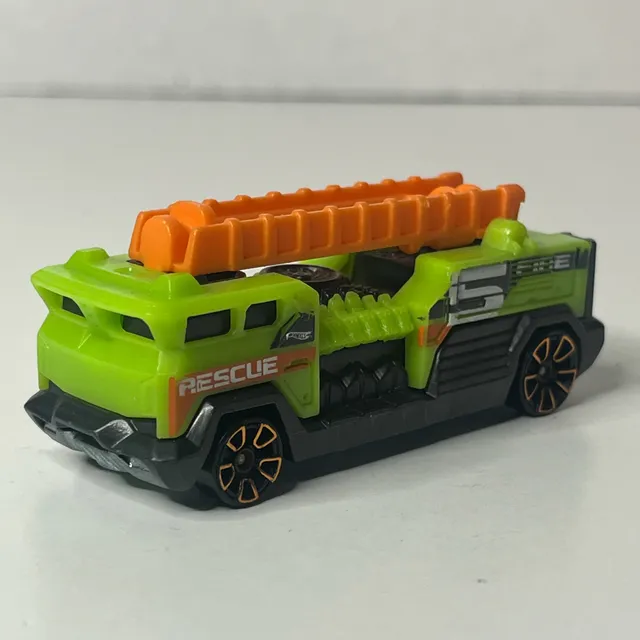Hot Wheels 5 Alarm Fire Truck Green Diecast Toy Car