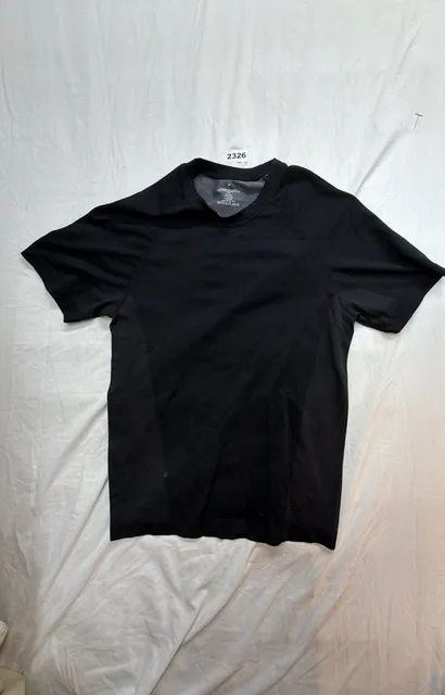 Fabletics Athletic T-Shirt Size M Black Seamless