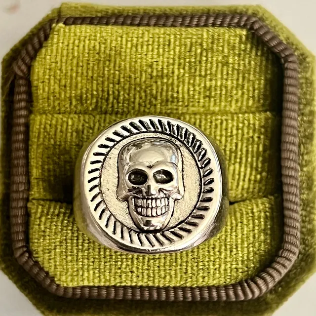 Thomas Sabo Silver Titanium Steel Signet Ring Skull Relief Rebel Icons Size 8