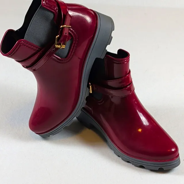 Women's Burgundy Chelsea Ankle Rain Boots Buckle Strap Rubber Lug Sole size 9