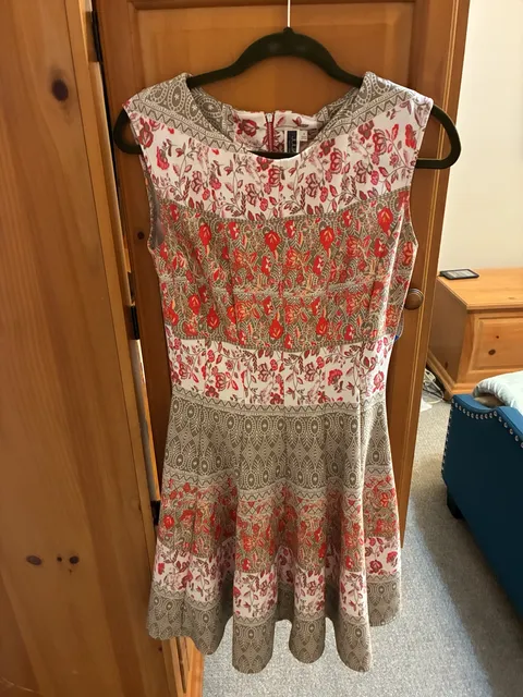 Julian Taylor Dress Size 6 Floral Fit and Flare